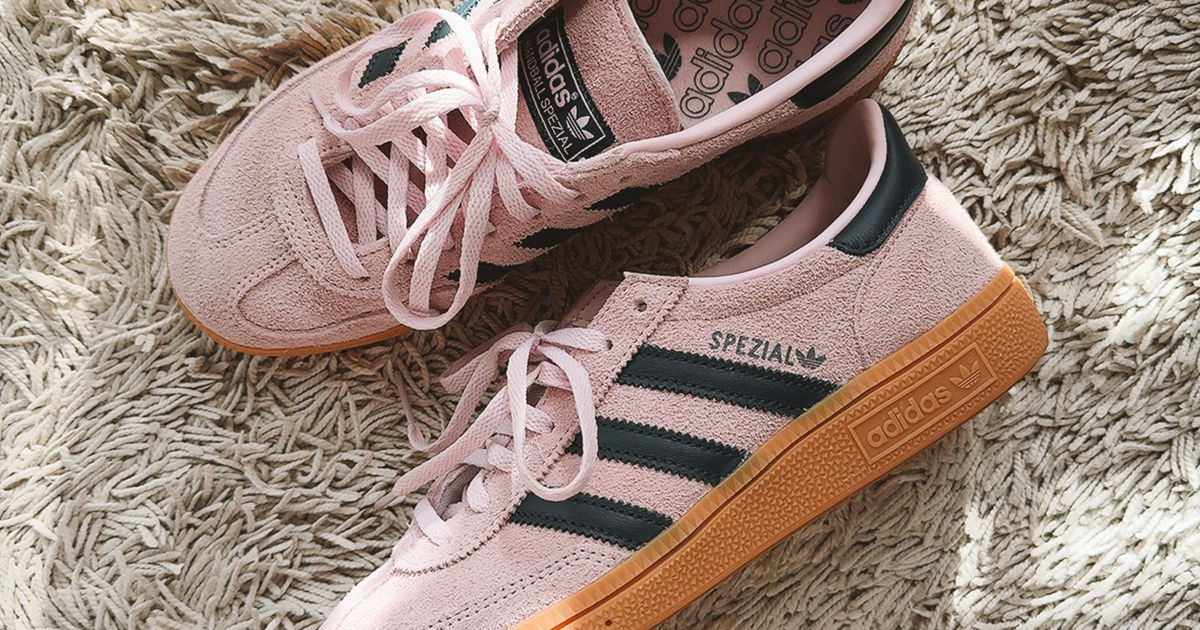 MY旅】神戸旅スタイルは「adidas Handball Spezial」のピンクが映えて